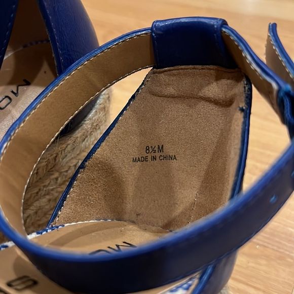 Blue Striped Strappy Wedges 8.5 - Picture 9 of 9